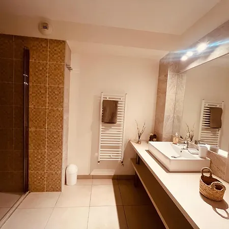 Appartement L'amoureux De : P3 + Parking Privé Nîmes